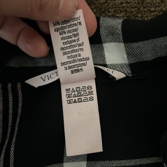 NWOT Victoria Secret Long Sleeve. Excellent Condition Color - Picture 9 of 10